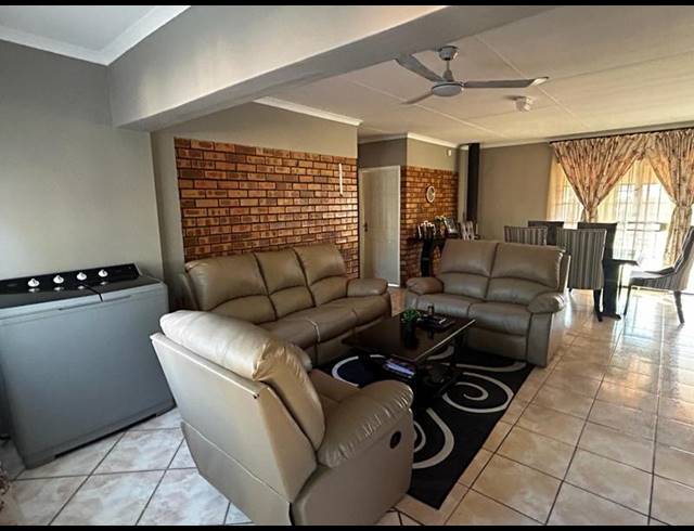 2 BEDROOM TOWNHOUSE FOR SALE IN MEYERVILLE